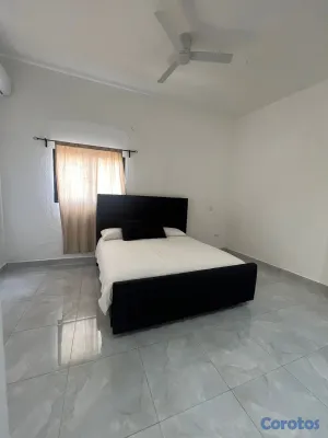 habitaciones y viviendas compartidas - ALQUILO APARTAESTUDIO EN LA ZONA COLONIAL  2