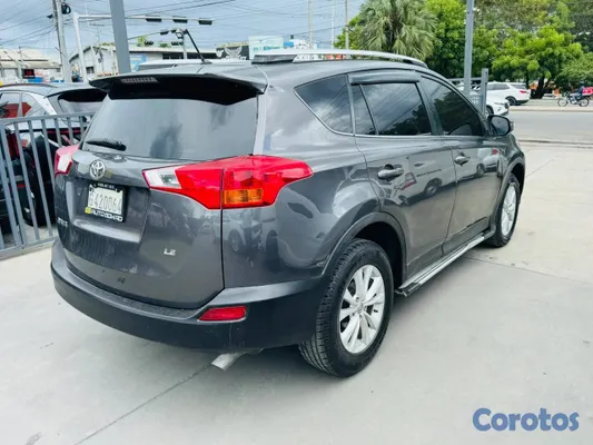 jeepetas y camionetas - oyota RAV4 LE 2014 | Americana | Piel | 125,000 Mi 8