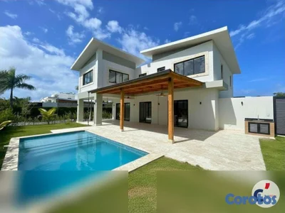 Villa de 4 habitaciones con piscina climatizada en