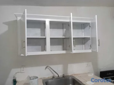 Gabinete pequeño de cocina en hidrofugo 