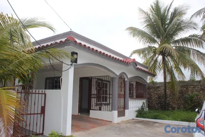 Casa en venta en la Aut. de San Isidro con gran pa