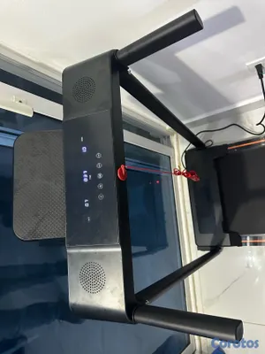 Artículos Deportivos - Caminadora eléctrica de alto rendimiento con pantalla digital y barra de apoyo  3