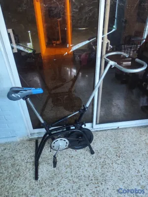 Artículos Deportivos - bicicleta estacionaria ocupa poco espacio ejercita piernas y brazos  2