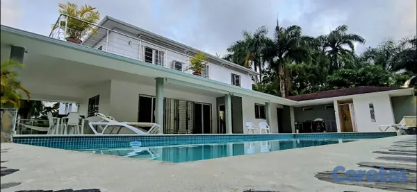 casas vacacionales y villas - EN VENTA | Villa de lujo rodeada de naturaleza en  7
