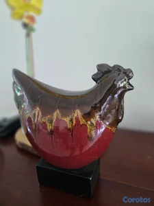 Gallina decorativa en cerámica, pieza importada **