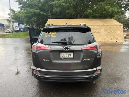 jeepetas y camionetas - Rav4 2017 unico dueno en excelentes condiciones 9