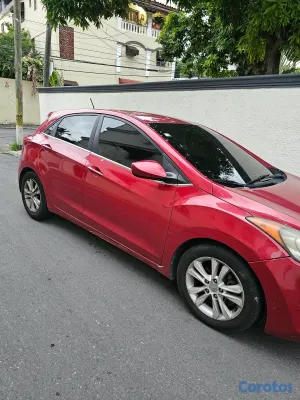carros - Se vende Hyundai elantra GT 4
