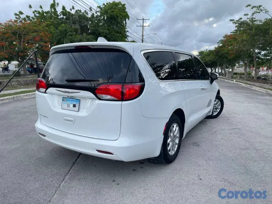 jeepetas y camionetas - Chrysler Pacifica 2017 excelentes condiciones  4