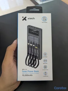 Power Bank Solar Xtech XPB-100 de 10,000mAh con Cables Integrados