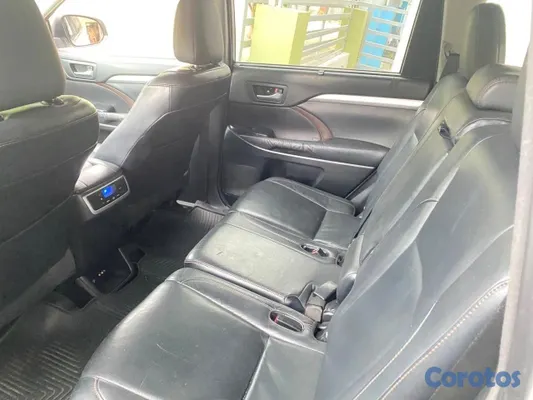 carros - Se vende Toyota Highlander XLE 2014, color blanco, una SUV amplia. 9