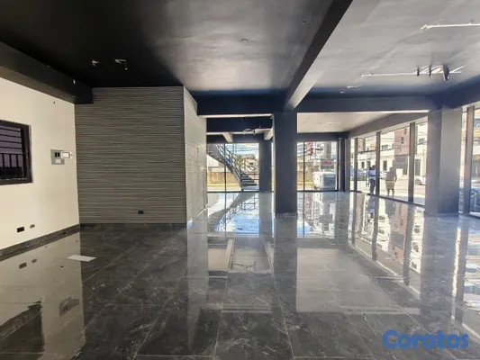oficinas y locales comerciales - Hermoso Local En Alquiler / Ubicación Privilegiada 4