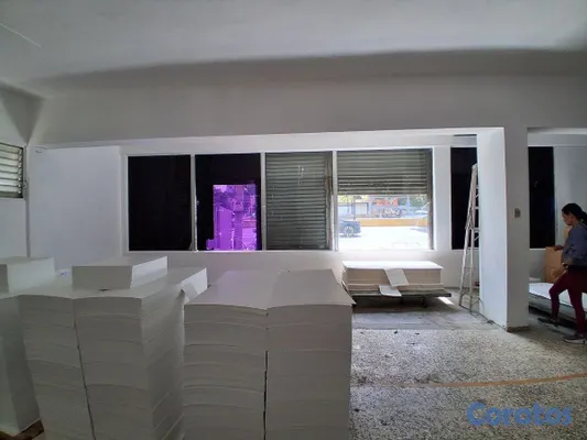 oficinas y locales comerciales - Alquilo Local 1er piso  80 mts  en la 27 febrero  2