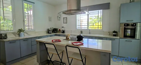 casas vacacionales y villas - EN VENTA | Villa de lujo rodeada de naturaleza en  5