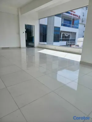 oficinas y locales comerciales - Local Comercial en Alquiler - Av. Romulo Betancour 2