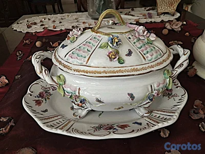 Impresionante sopera de porcelana fina de Sèvres (