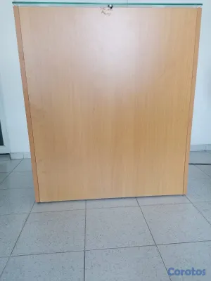 muebles y colchones - podium con silla para negocio.  2