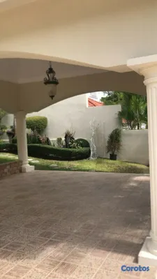 apartamentos - CASA EN VENTA EN ARROYO HONDO lll CON PISCINA 4 HABIACIONES  5