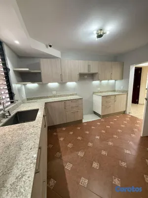 casas - Casa de 5 habitaciones en alquiler en Julieta Mora 7