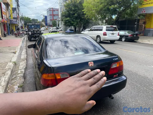 carros - vendo Honda Civic 1997-1999 está perfecto condición tiene Haire motor nítido  8
