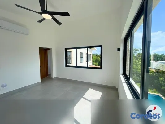 casas - Villa de 4 habitaciones con piscina climatizada en 15