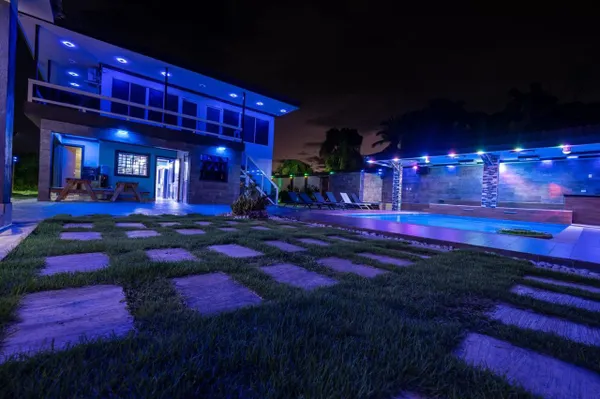 casas vacacionales y villas -  Hermosa Villa en Juan Dolió Republica Dominicana 600mts2 3