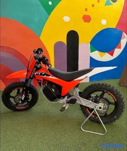 KTM 2024 Electrica
con 3 velocidades
niños de 5 a 8 años