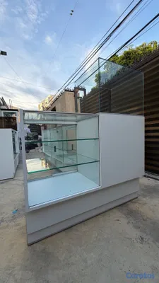 equipos profesionales - Vitrina con Compartimientos, Área de Caja y Gaveta 2