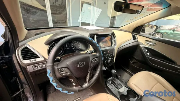 jeepetas y camionetas - vendo Santa fe sport 2017 
impecable radio con pantalla gomas 100% 4