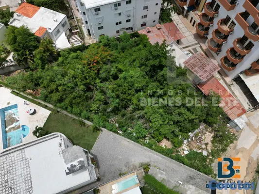 solares y terrenos - VENDE Excelente Solar con 1,024 metros en el CENTR 11