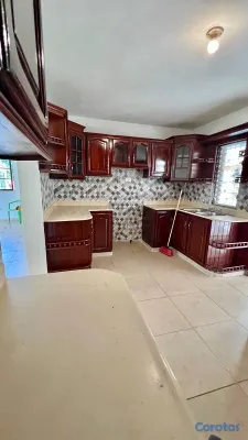casas - Se alquila amplia propiedad para vivienda/negocio en Av. Circunvalación San Juan 9
