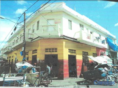 Local y Apartamentos de 2 Niveles en San Carlos