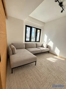 ÄPPLARYD sofá 4 plazas con chaiselongue, Lejde gri
