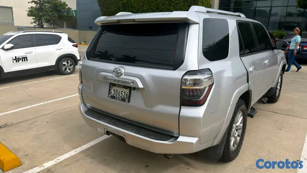 jeepetas y camionetas - Toyota 4runner sr5 2014 2