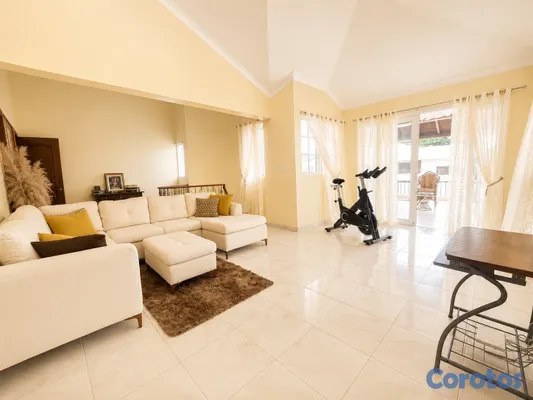 casas - casa de 5 habitaciones con patio y piscina en venta en Altos de Arroyo Hondo III 6