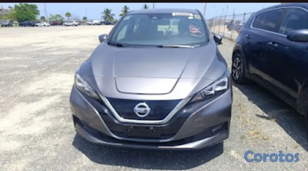 carros - Nissan Leaf SV Plus  2
