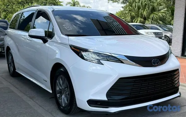 jeepetas y camionetas - TOYOTA SIENNA LE HYBRID  3