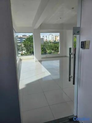 oficinas y locales comerciales - Local Comercial en Alquiler - Av. Romulo Betancour 4