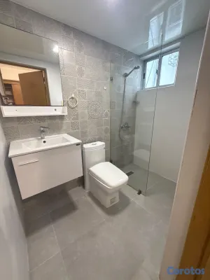 apartamentos - vendo en el millón piso 4 tres habitaciones con su baño balcón dos parqueos serv 5