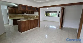apartamentos - ALQUILÓ 4to piso en la esmeralda no ascensor no BALCON 