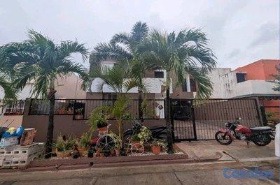 Casa de 2 niveles en venta en La Republica de Colo