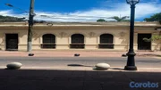 oficinas y locales comerciales - En venta Local comercial de un nivel en zona colonial