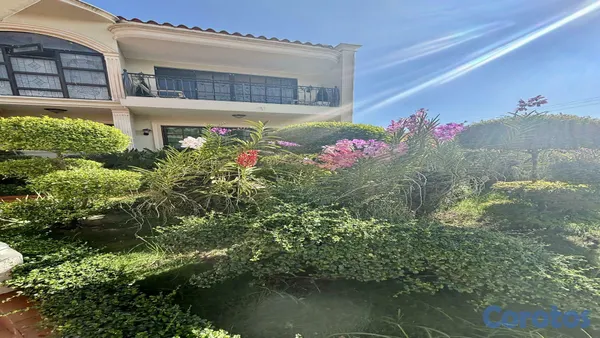 casas - Se vende hermosa residencia en el exclusivo sector de Los Pinos en Arroyo Hondo 7