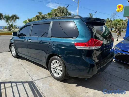 jeepetas y camionetas - Toyota Sienna 2011 8