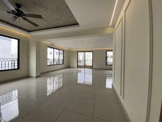 apartamentos - Apartamento en Alquiler en Paraiso: ¡Piso Alto, Oportunidad Única! 4