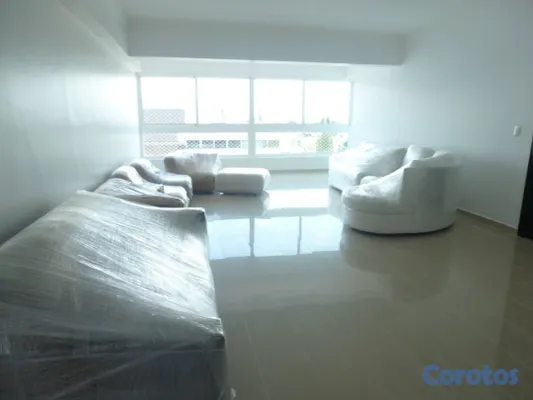 apartamentos - APARTAMENTO DE TRES HABITACIONES, DOS PARQUEOS TECHADOS Y EN URB. REAL  9