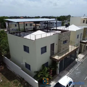 Vendo moderna Vivienda de Tres niveles con cuatro 