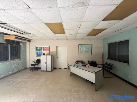 oficinas y locales comerciales - NAve Industrial  en alquiler km. 7 de la ave. Ind. US 11 metros  7