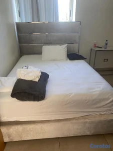 Cama Queen con Colchón y Espaldar