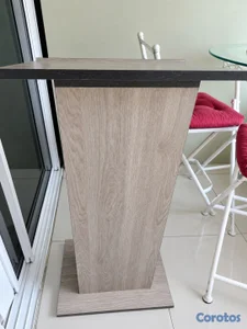 PODIUM EN MELAMINA – MODERNO Y FUNCIONAL