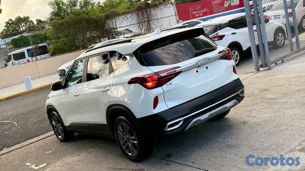 jeepetas y camionetas - 2022 Kia Seltos S CLEAN CARFAX 4